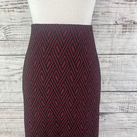 Jones Studio Skirt Plus size 1X Burgundy Black Diamonds Ponte Knit Pencil Knee - Picture 2 of 7